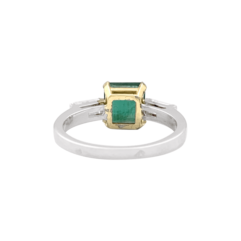 Bague deux tons d'or, émeraude et diamants. 4