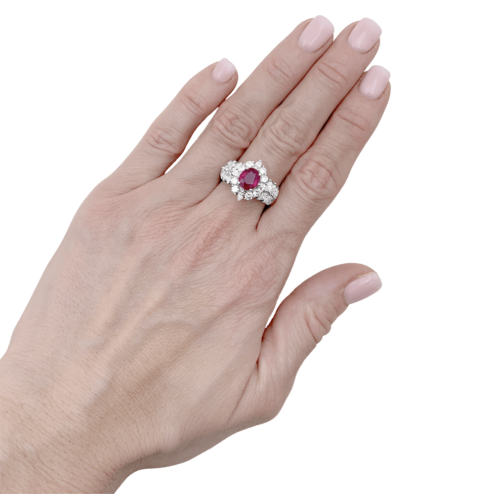 Bague or blanc, rubis et diamants. 6