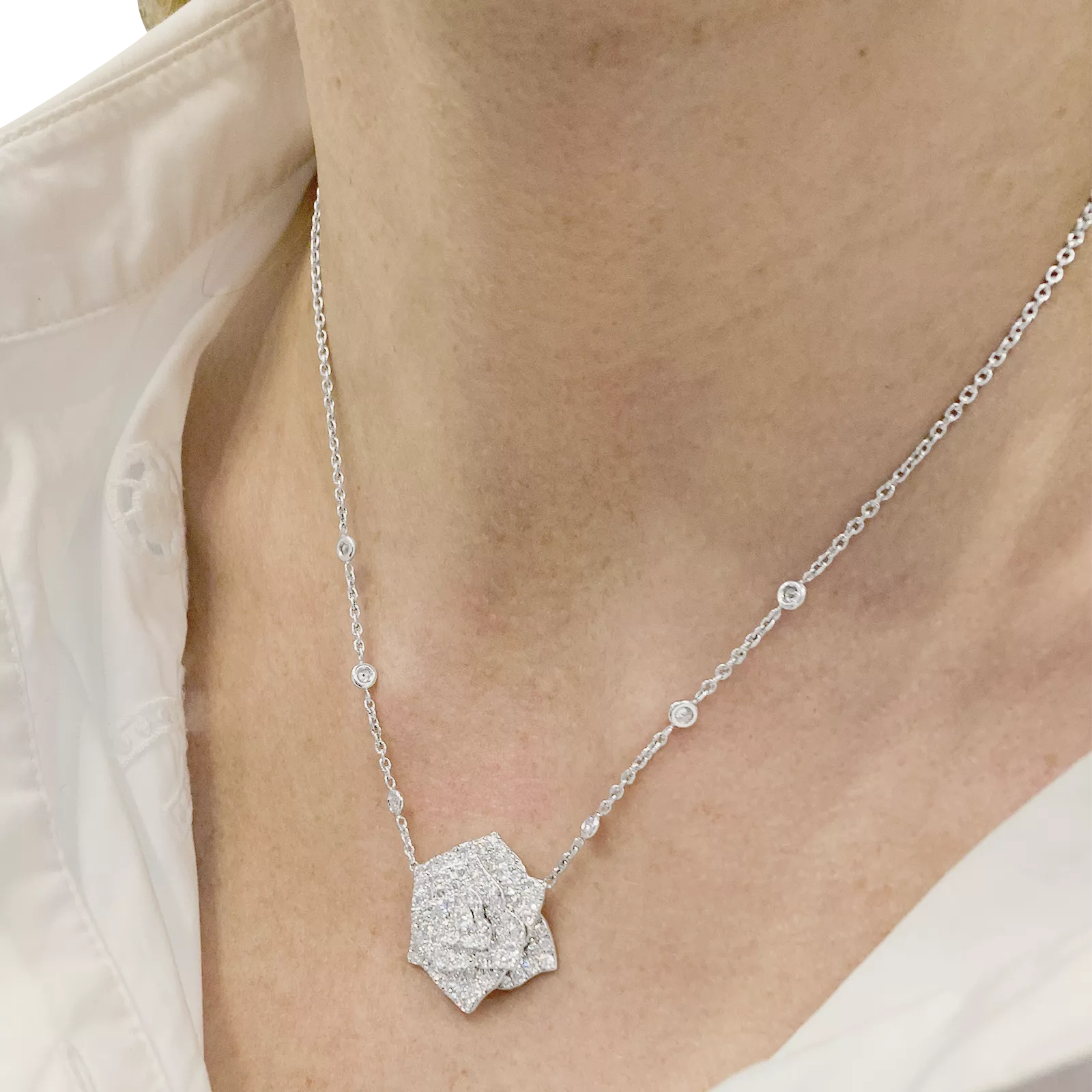 Collier Piaget "Rose" or blanc, diamants. 6