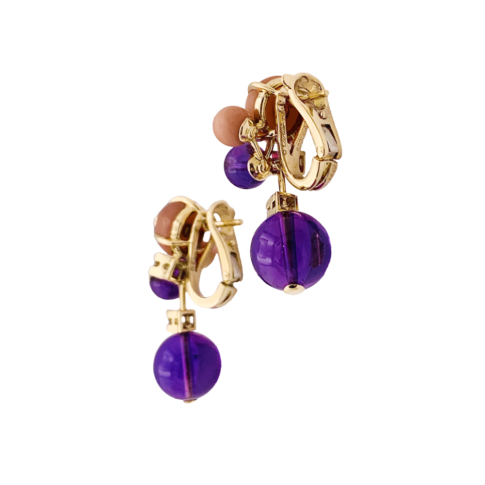 Boucles d'oreilles Cartier "Délices de Goa" en or rose, améthystes, diamants et corail. 3