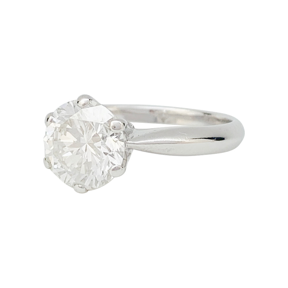Une bague en or blanc 750/000 centrée d’un diamant de 2,52 carats, G, SI2. HRD: 20034662201. Poids brut: 4,8 grammes. 3