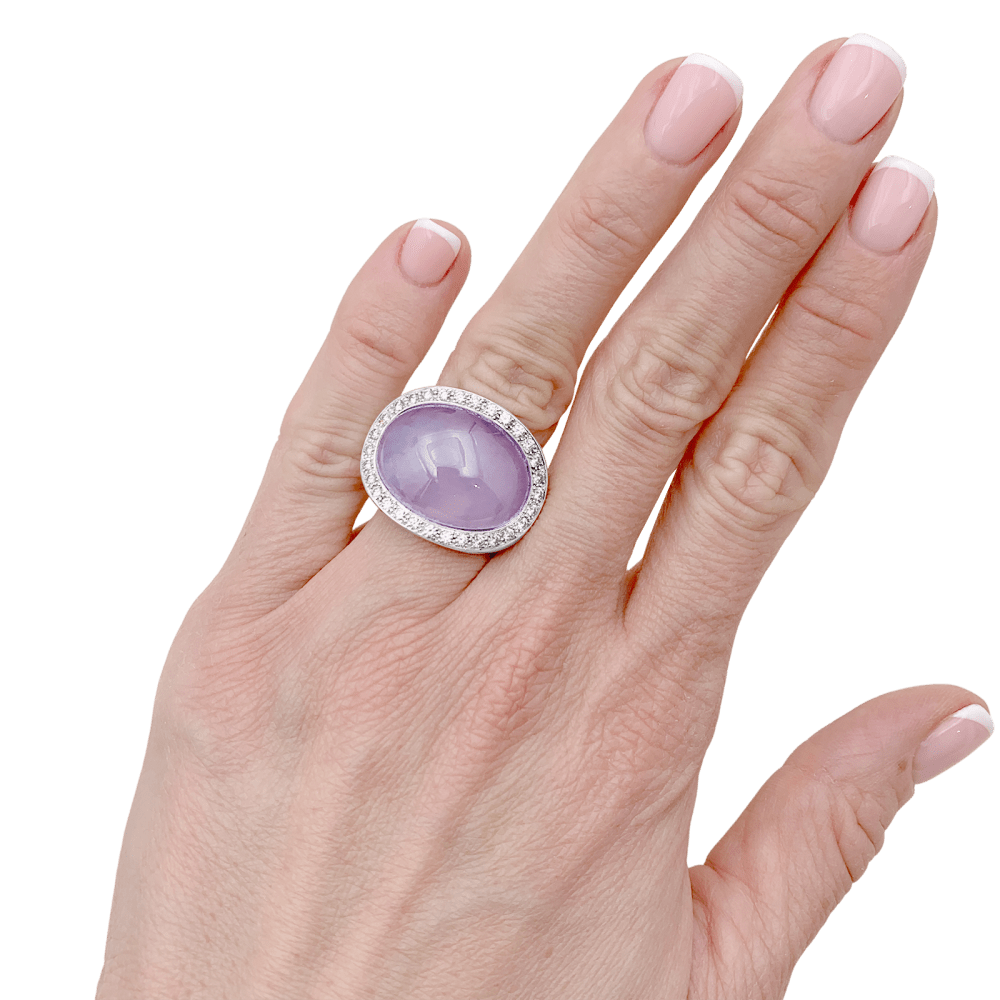 Bague Van Cleef & Arpels or blanc, calcédoine et diamants. 5