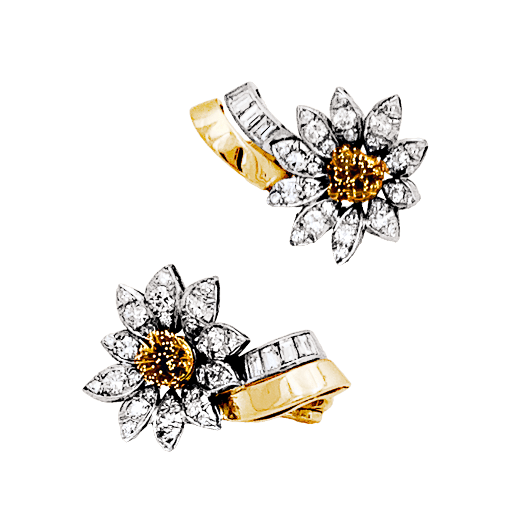 Boucles d'oreilles, "Fleur", or jaune, platine et diamants. 4