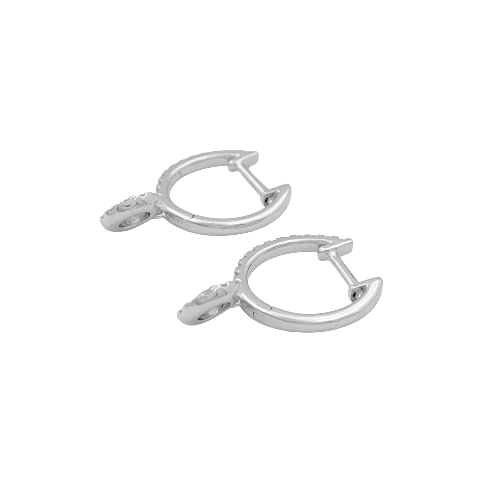 Paire de créoles or blanc, diamants. 4