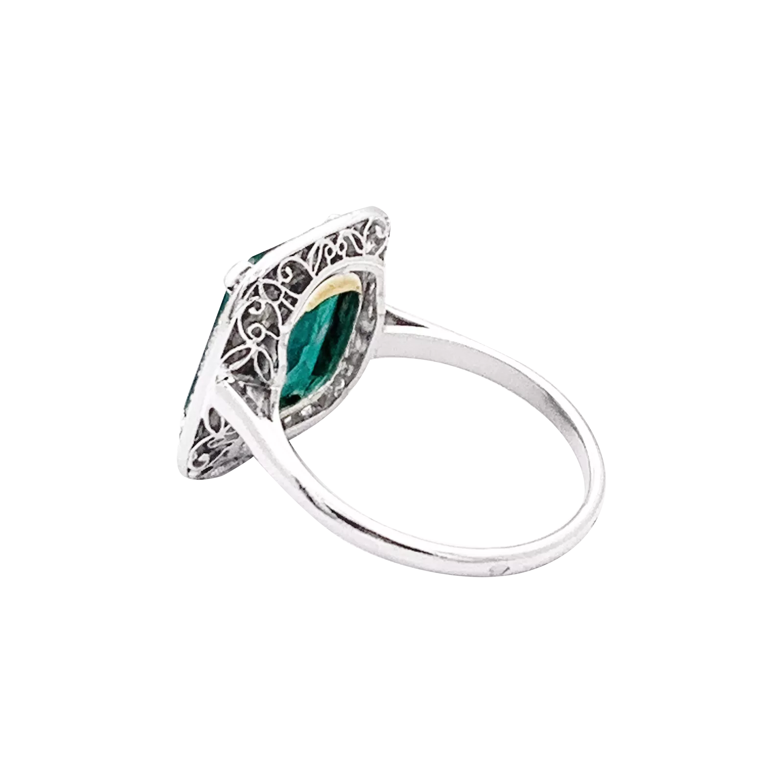 Bague ancienne, émeraude, platine et diamants. 3