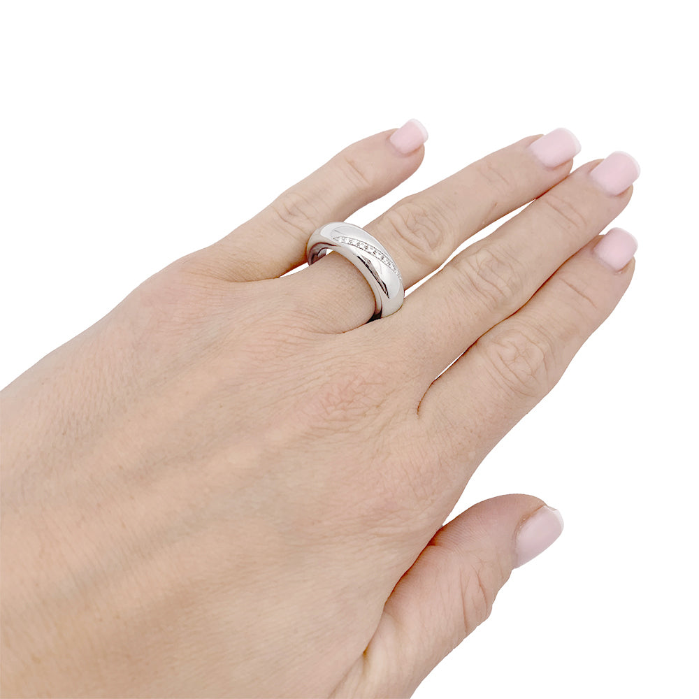 Bague Chaumet "Anneau" or blanc, diamants. 4