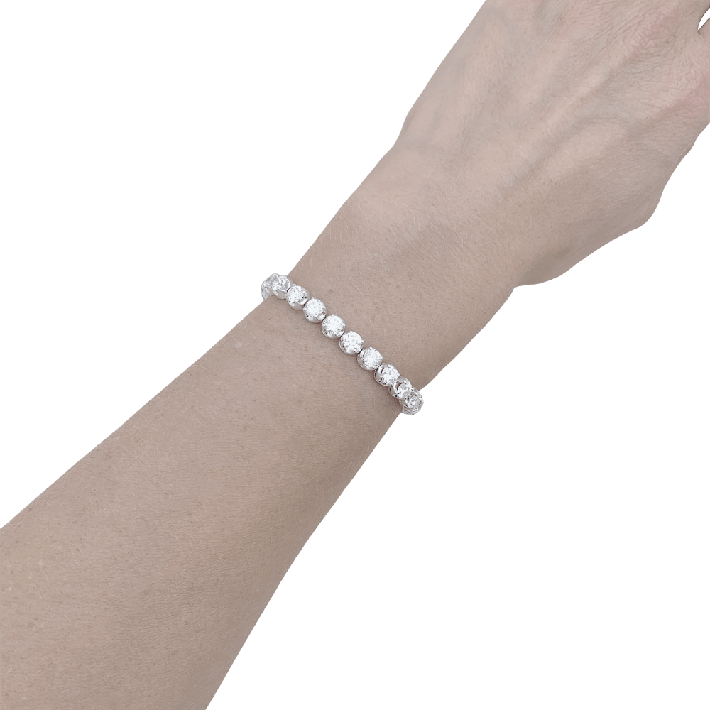 Bracelet ligne, or blanc et diamants. 6