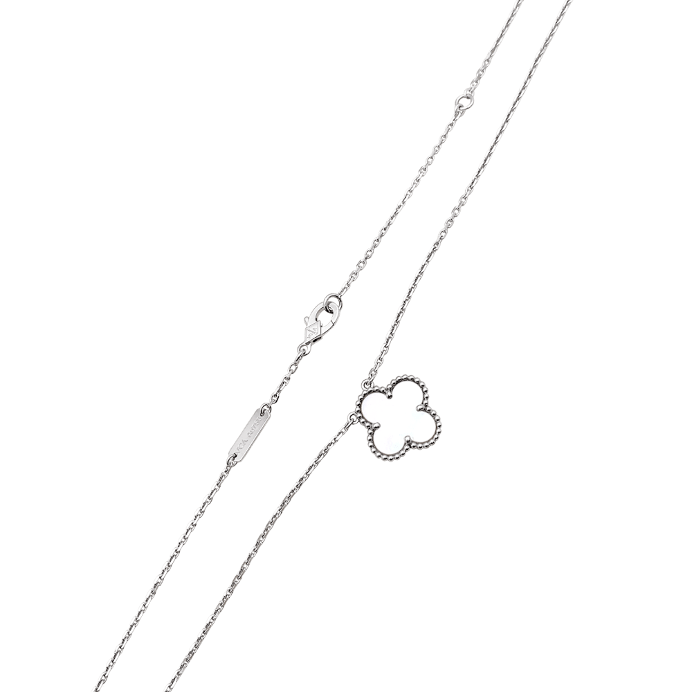 Collier Van Cleef & Arpels, "Vintage Alhambra" or blanc et nacre. 5