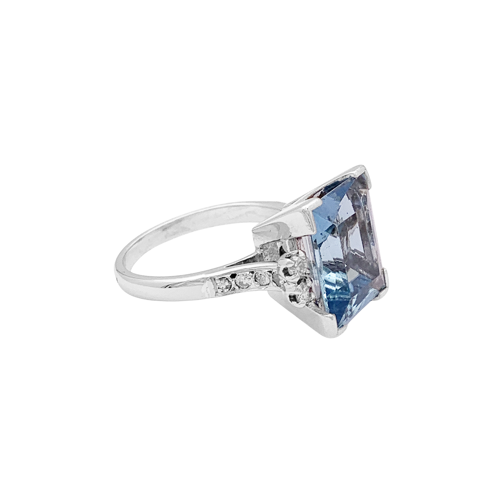 Bague cocktail or blanc et platine, aigue-marine et diamants. 2