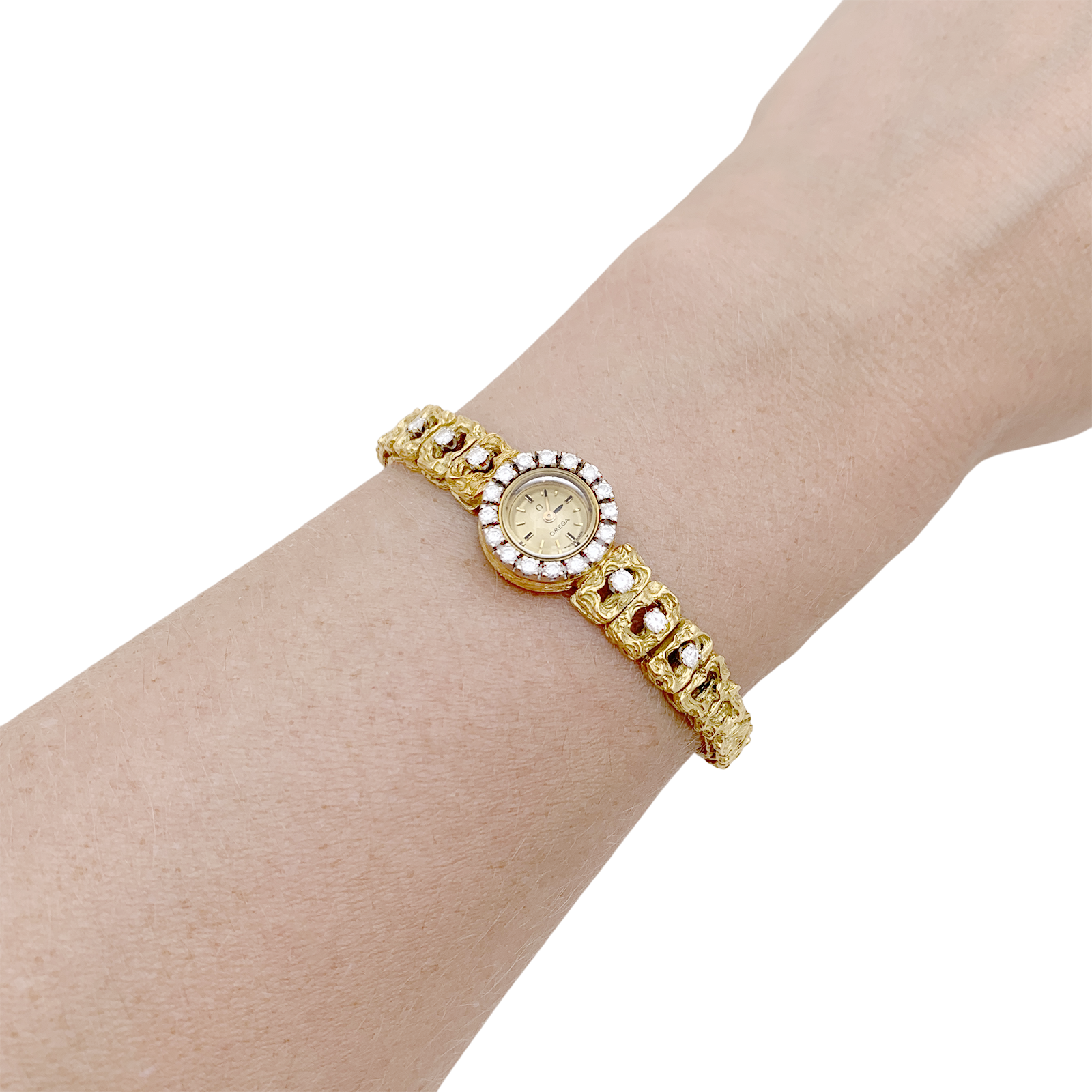Montre de dame Omega vintage, deux ors, diamants. 6
