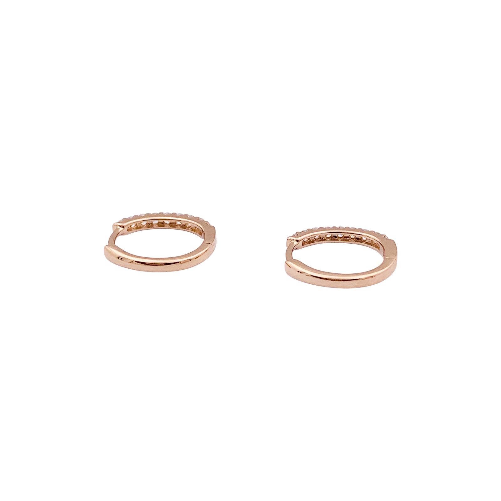 Paire de petites créoles en or rose, diamants. 3