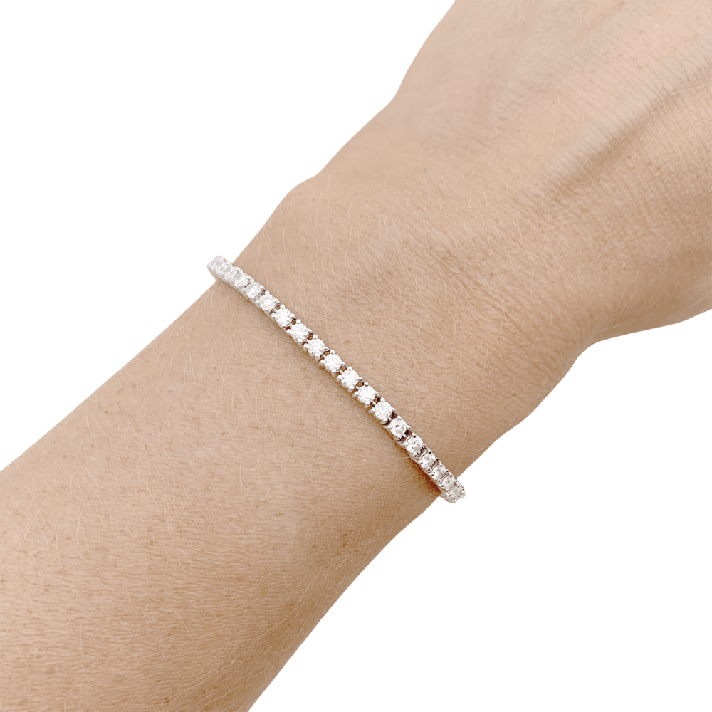 Bracelet ligne, or blanc et diamants. 6