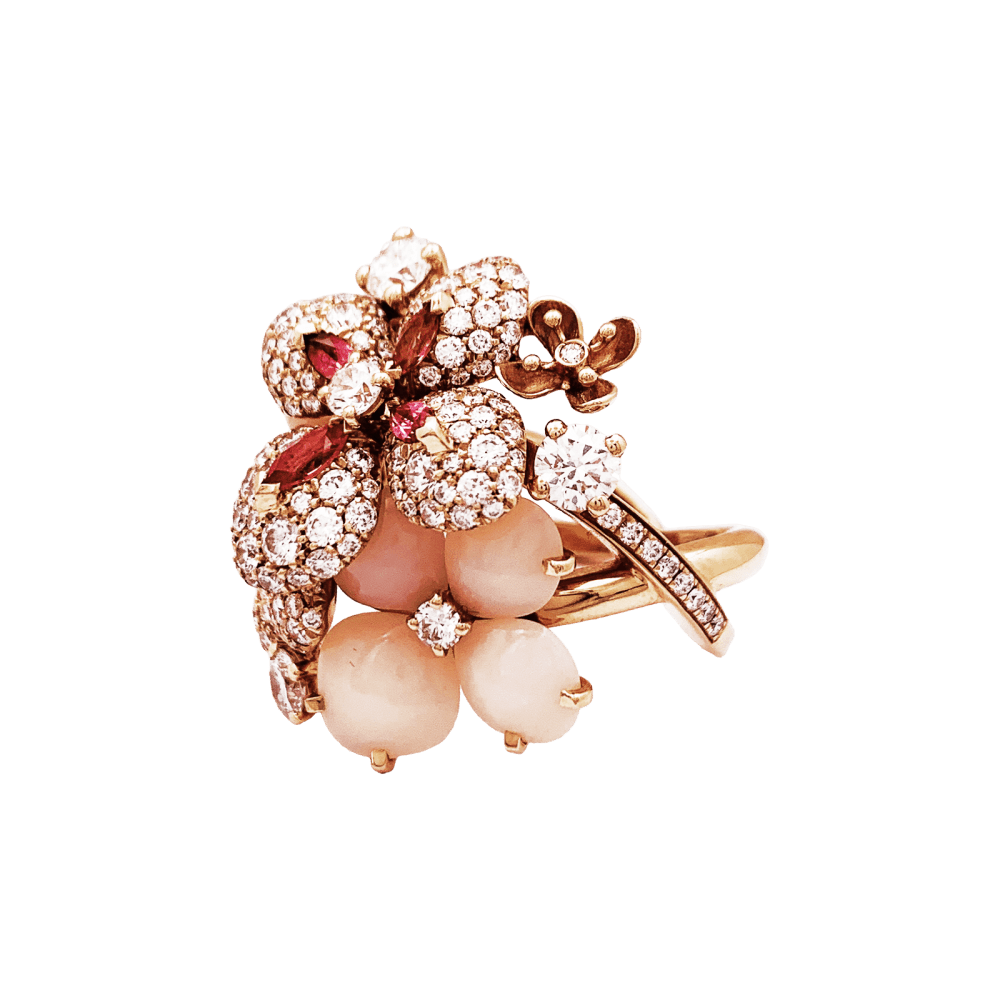Bague Chaumet, « Hortensia Aube rosée », or rose, diamants, saphir rose et opales roses. 1
