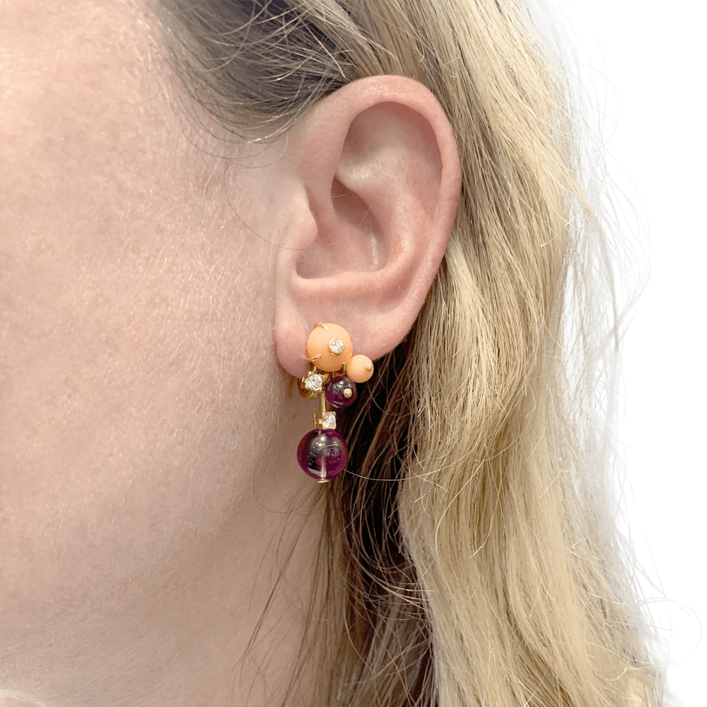 Boucles d'oreilles Cartier "Délices de Goa" en or rose, améthystes, diamants et corail. 5