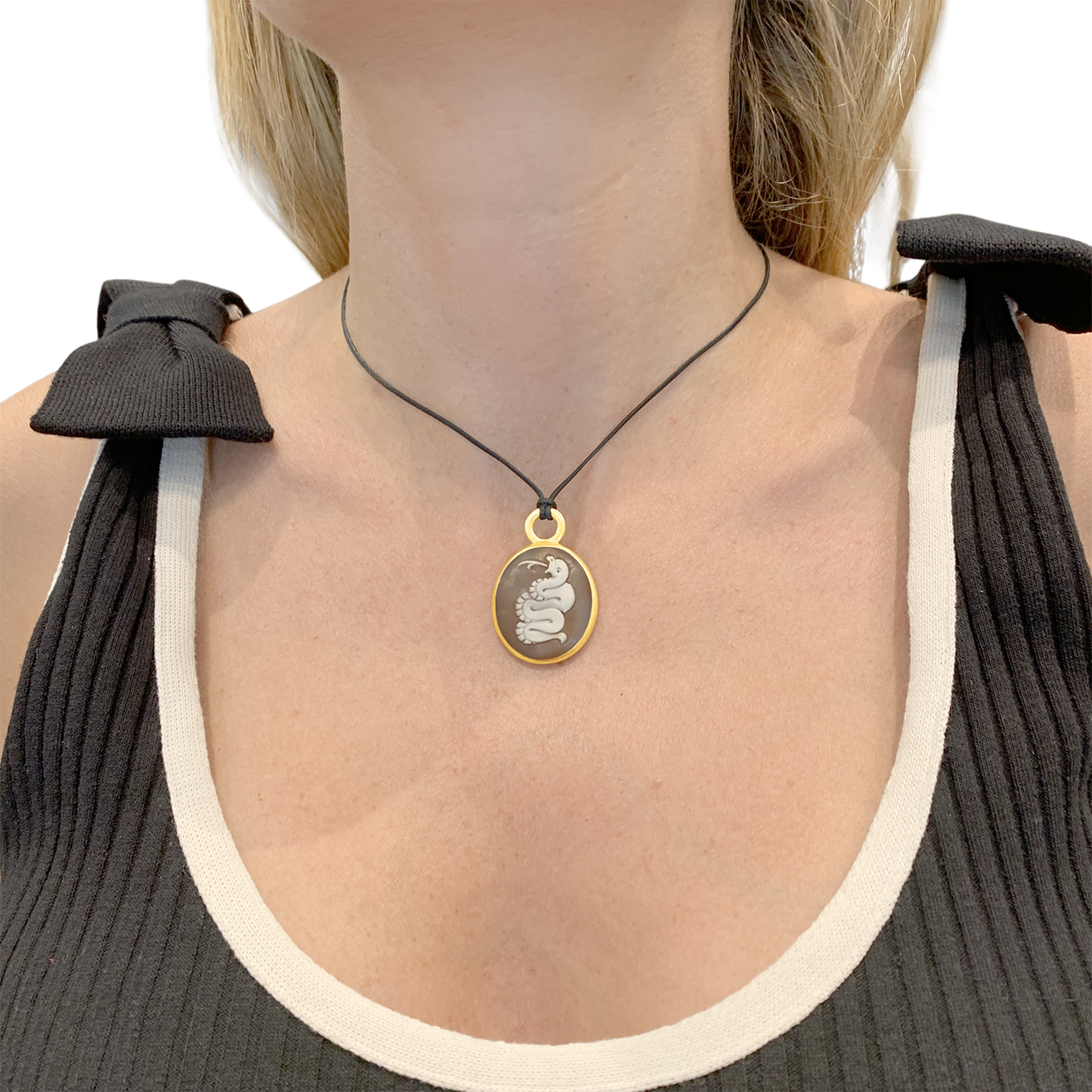 Pendentif Pomellato, "Eva", or rose, camée coquille. 6
