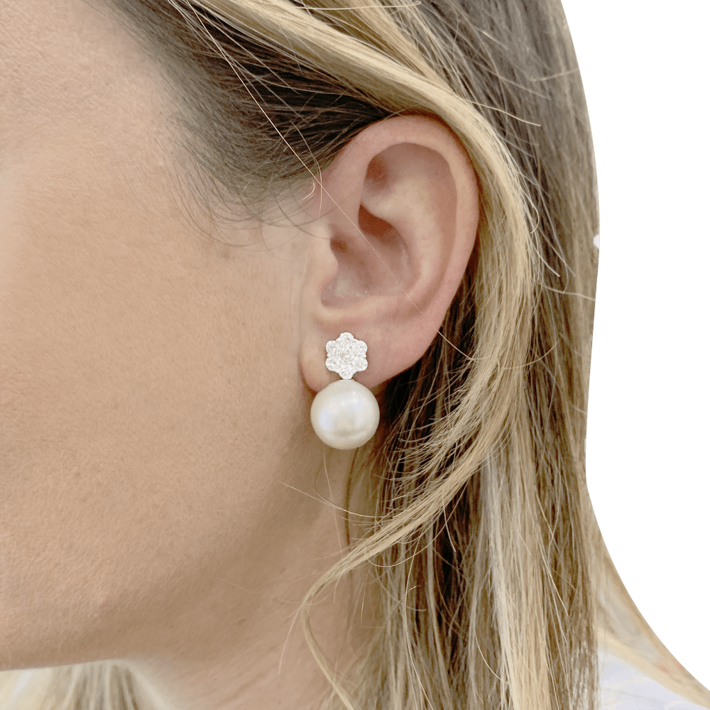 Boucles d'oreilles perles et diamants. 5