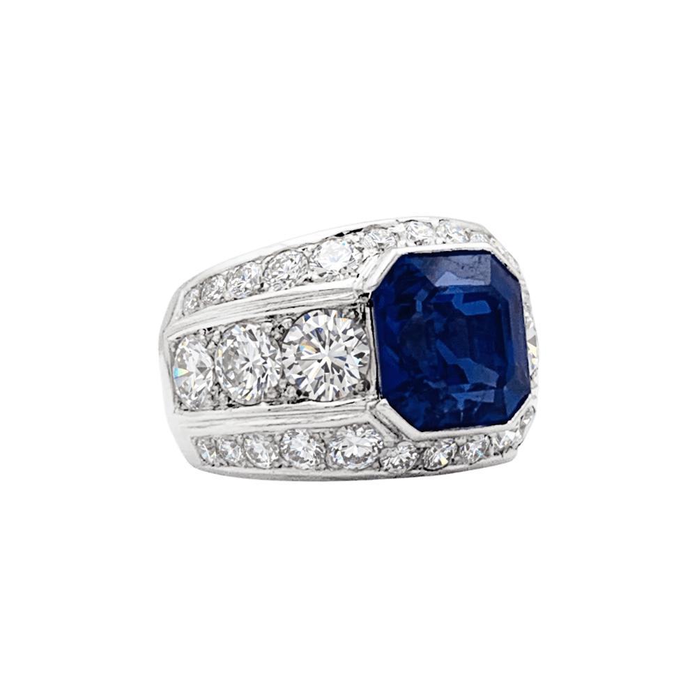 Bague platine, saphir et diamants. 2