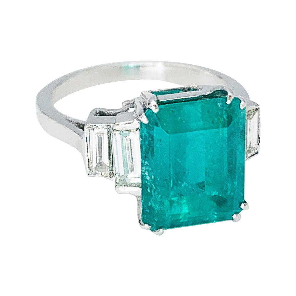 Bague or blanc, émeraude 5.90 cts, diamants. 1