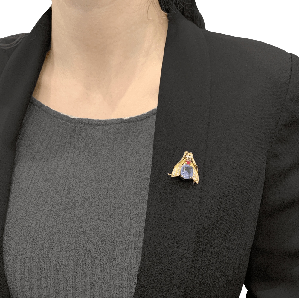 Broche Van Cleef & Arpels, « Abeille », platine, or jaune, saphir, rubis et diamants. 9