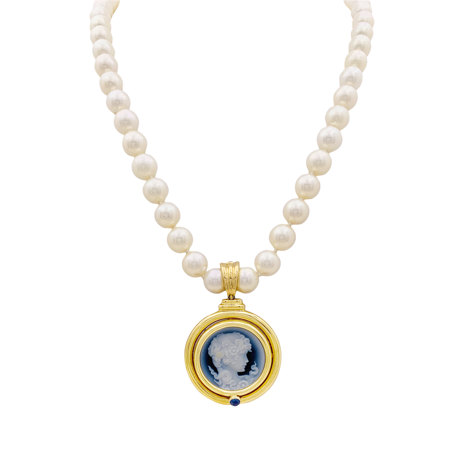 Collier or jaune, perles de culture, camée onyx. 1