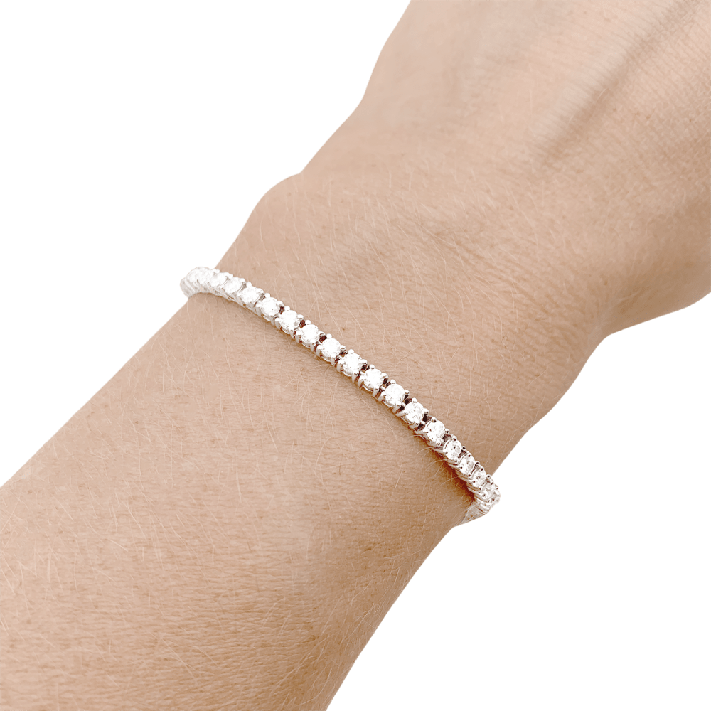 Bracelet ligne, or blanc et diamants. 7