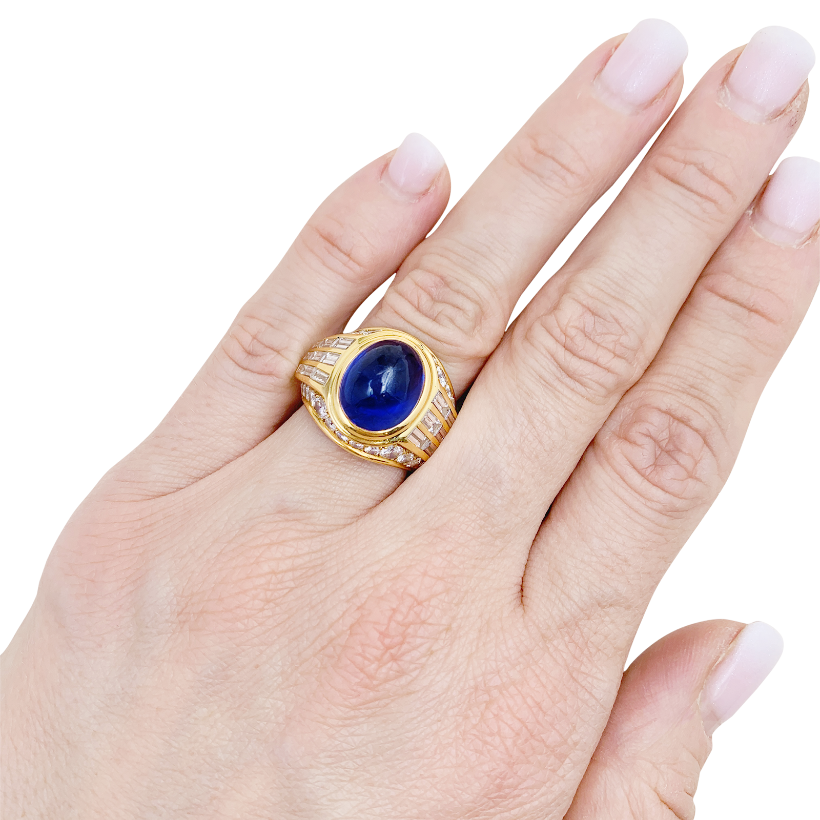 Bague or sertie d'un saphir cabochon non chauffé, 12,32 carats. 4