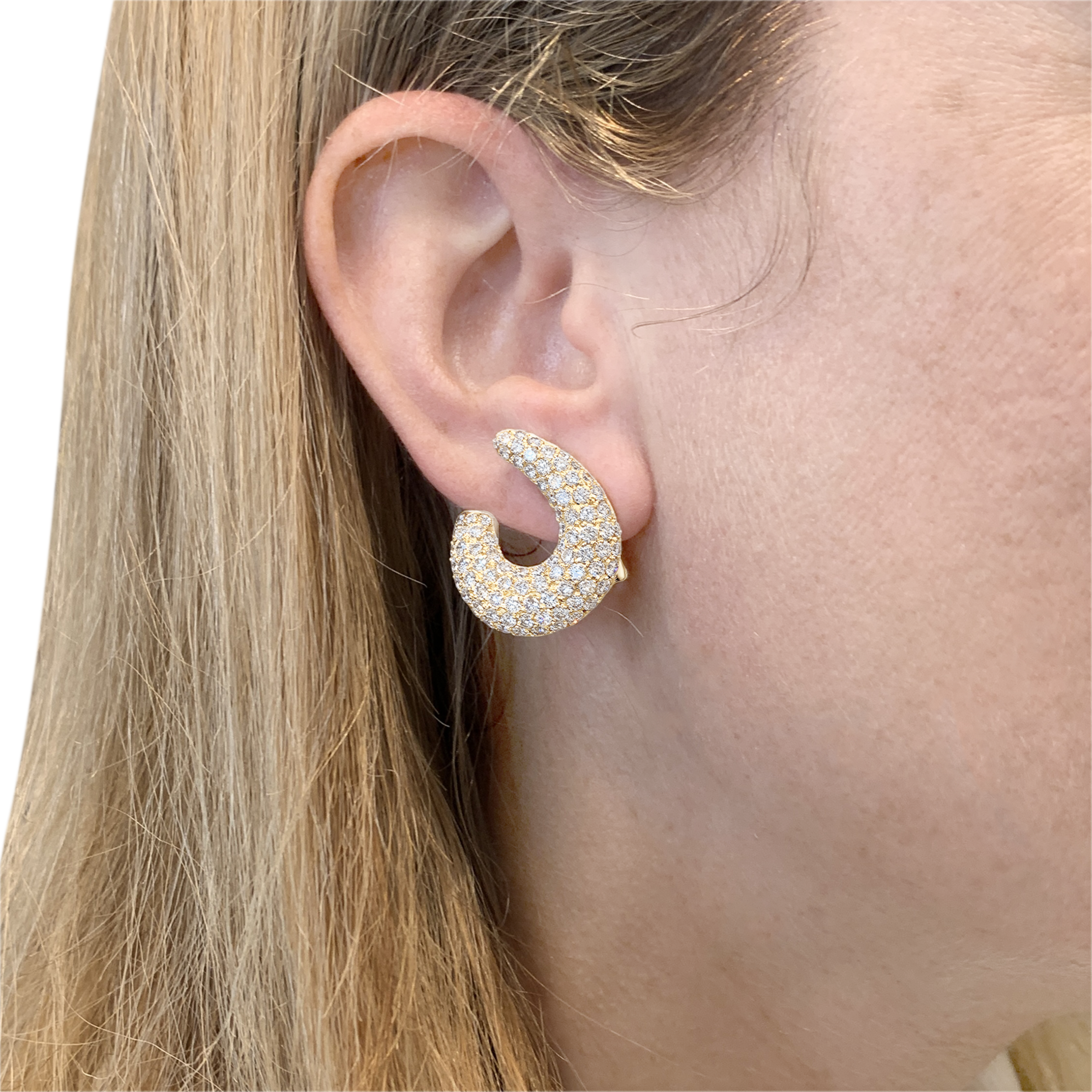Boucles d'oreilles créoles en or jaune et diamants. 6