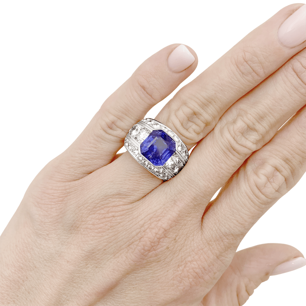 Bague platine, saphir et diamants. 6
