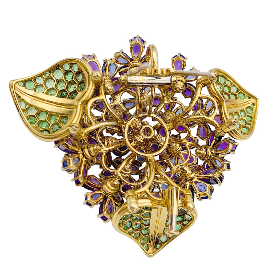 Clip René Boivin,"Bouquet de Violettes", or jaune, gemmes de couleur. 3