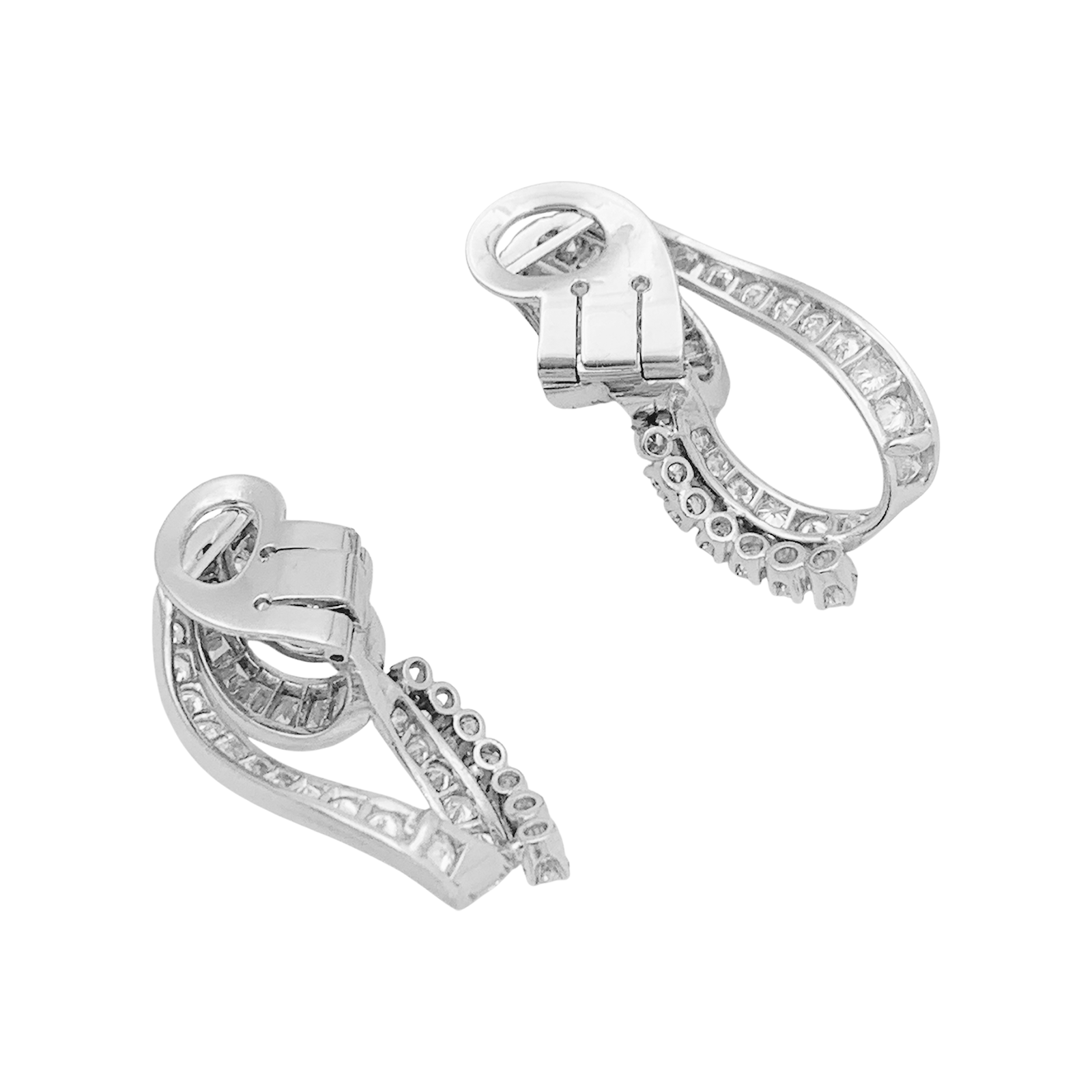 Boucles d'oreilles or blanc, diamants. 3