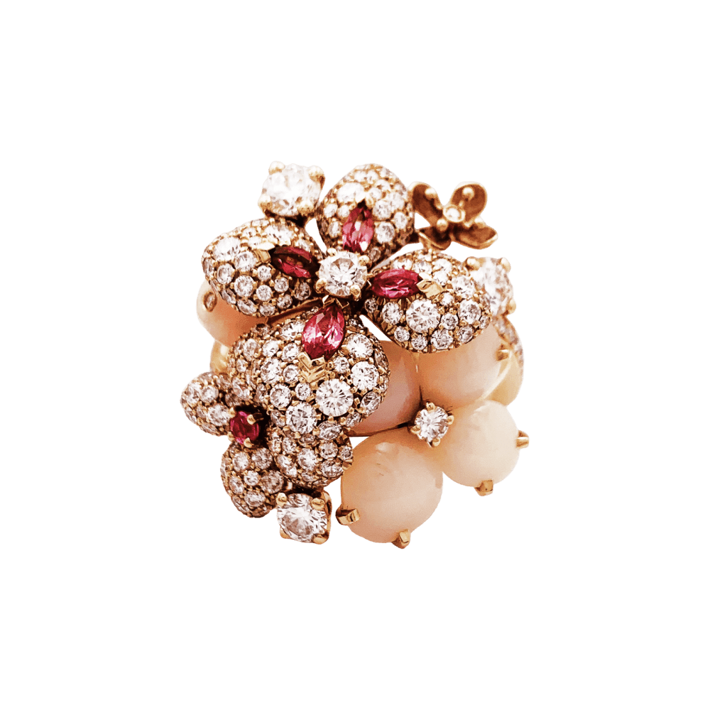Bague Chaumet, « Hortensia Aube rosée », or rose, diamants, saphir rose et opales roses. 2