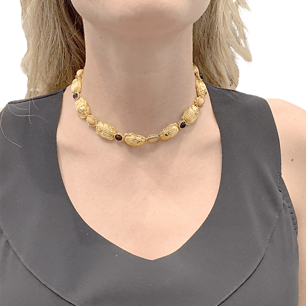 Collier transformable en deux bracelets or jaune, corail, améthyste et diamants. 7