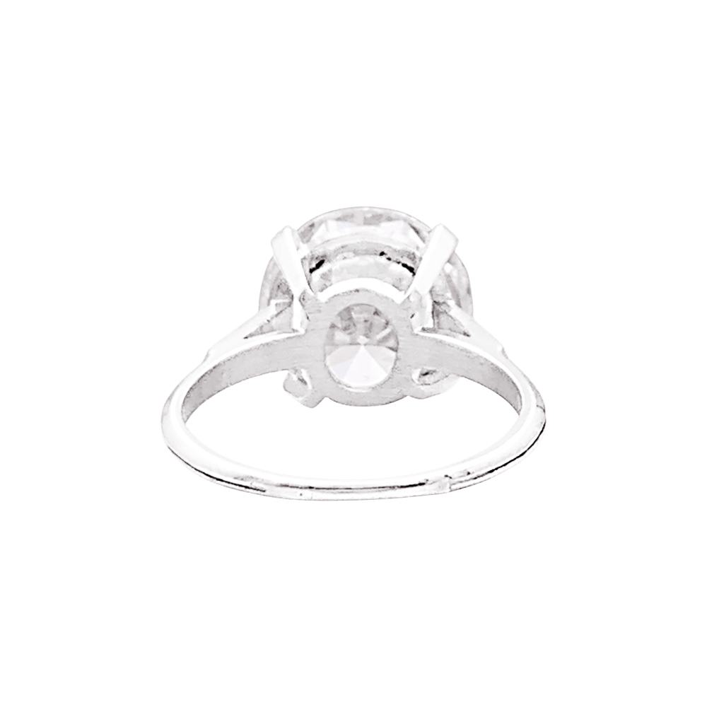 Bague en platine sertie d'un diamant 5.01 carats. 4