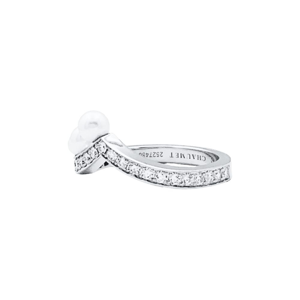 Bague Chaumet, "Joséphine", or blanc, diamants et perles. 2
