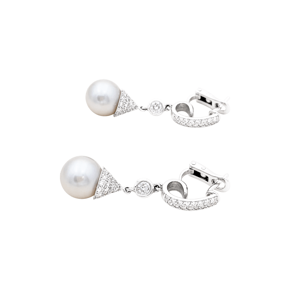 Boucles d'oreilles pendantes or blanc, diamants et perles. 3