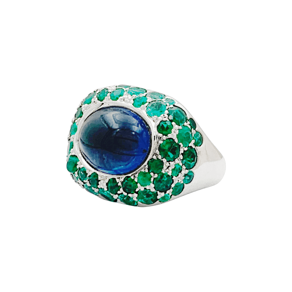 Bague Poiray « Cabaret » or blanc, iolite et émeraudes. 1