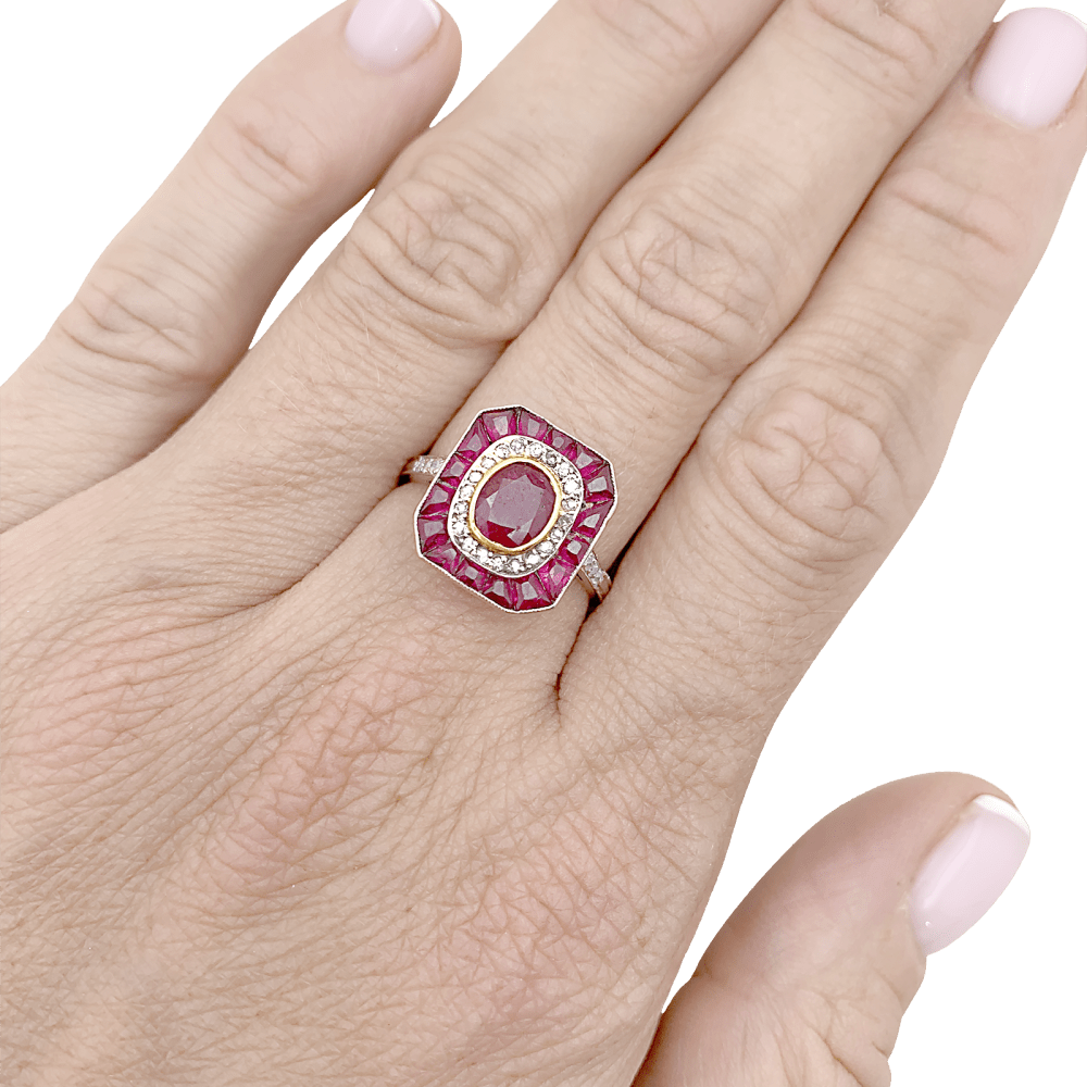 Bague platine, or sertie de rubis et diamants. 6