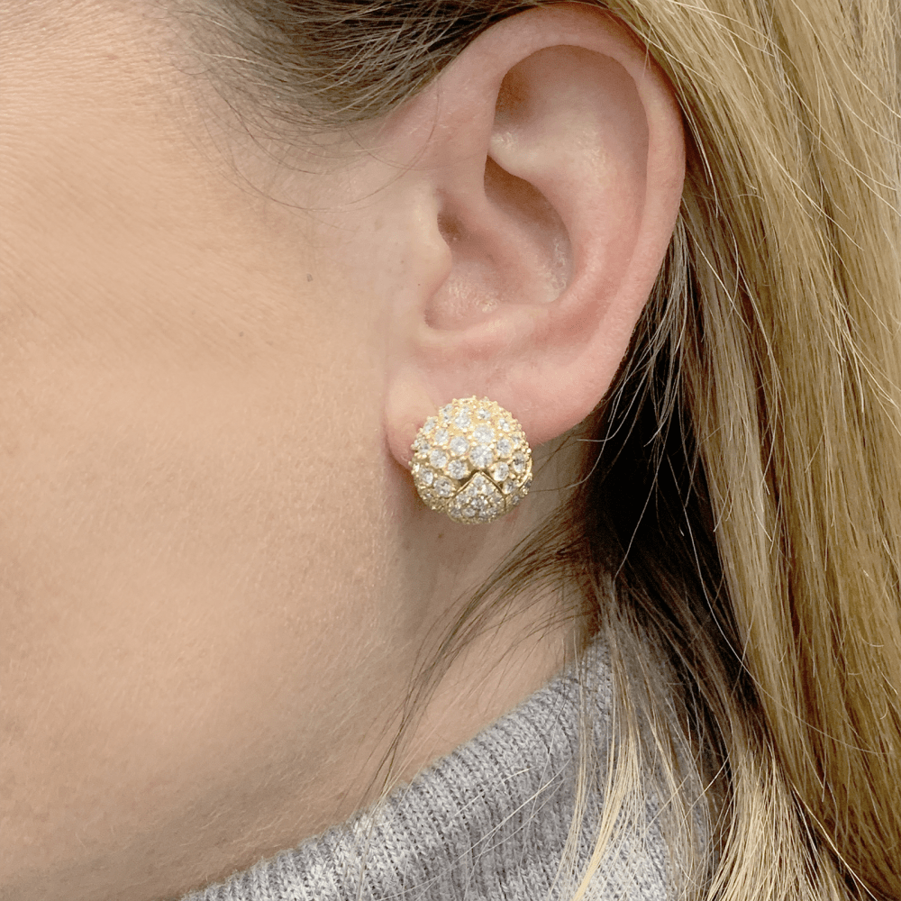 Boucles d'oreilles Cartier, "Fleurs et feuillages", or jaune et diamants. 10