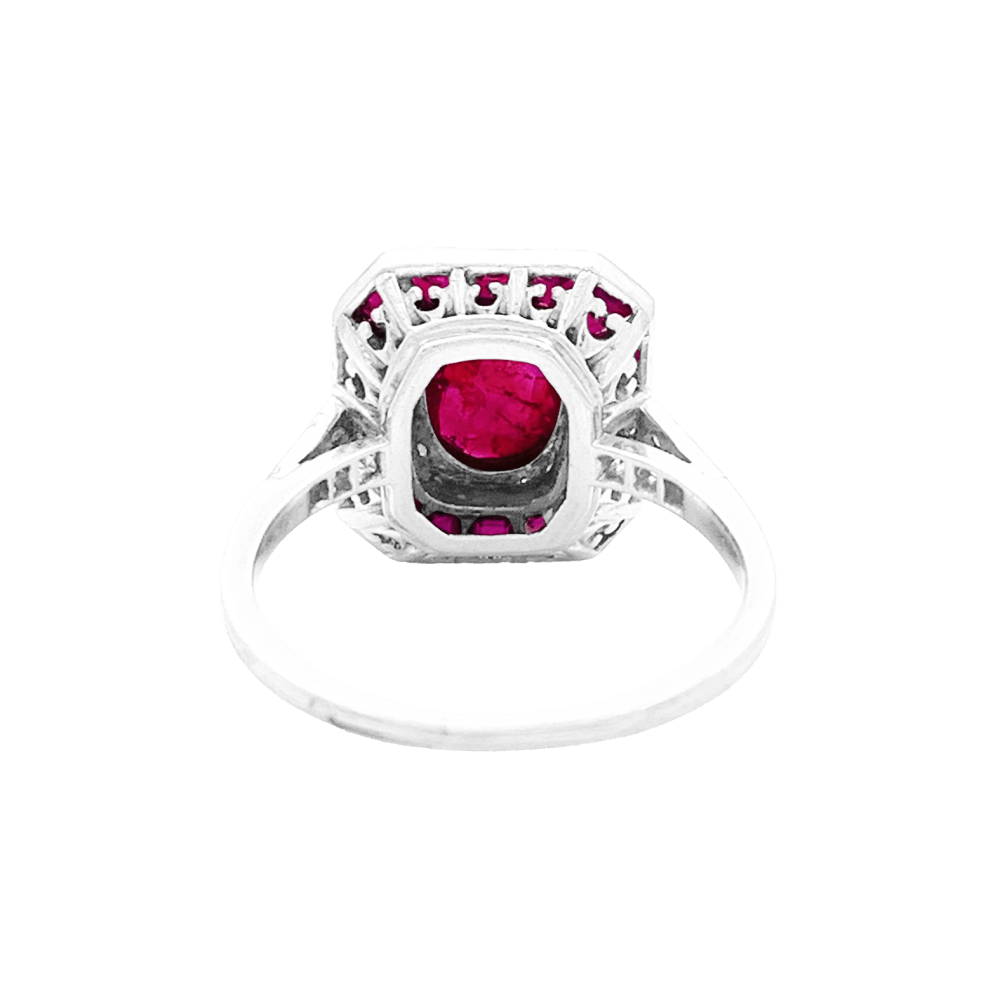 Bague platine, or sertie de rubis et diamants. 4