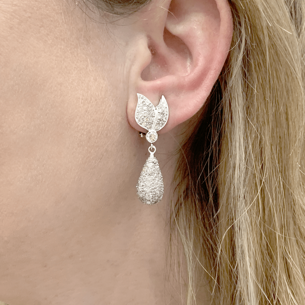 Boucles d'oreilles or blanc et diamants. 6