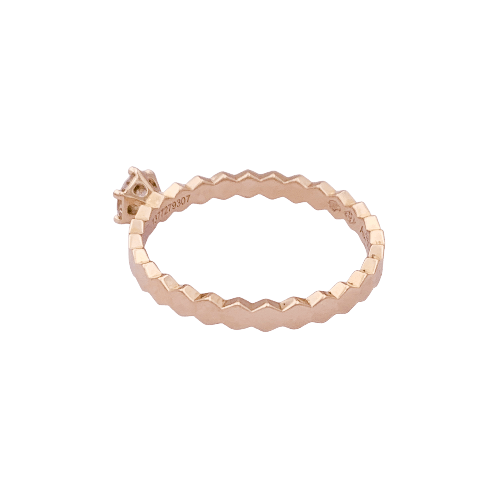 Bague CHAUMET "Bee" en or rose et diamant. 4