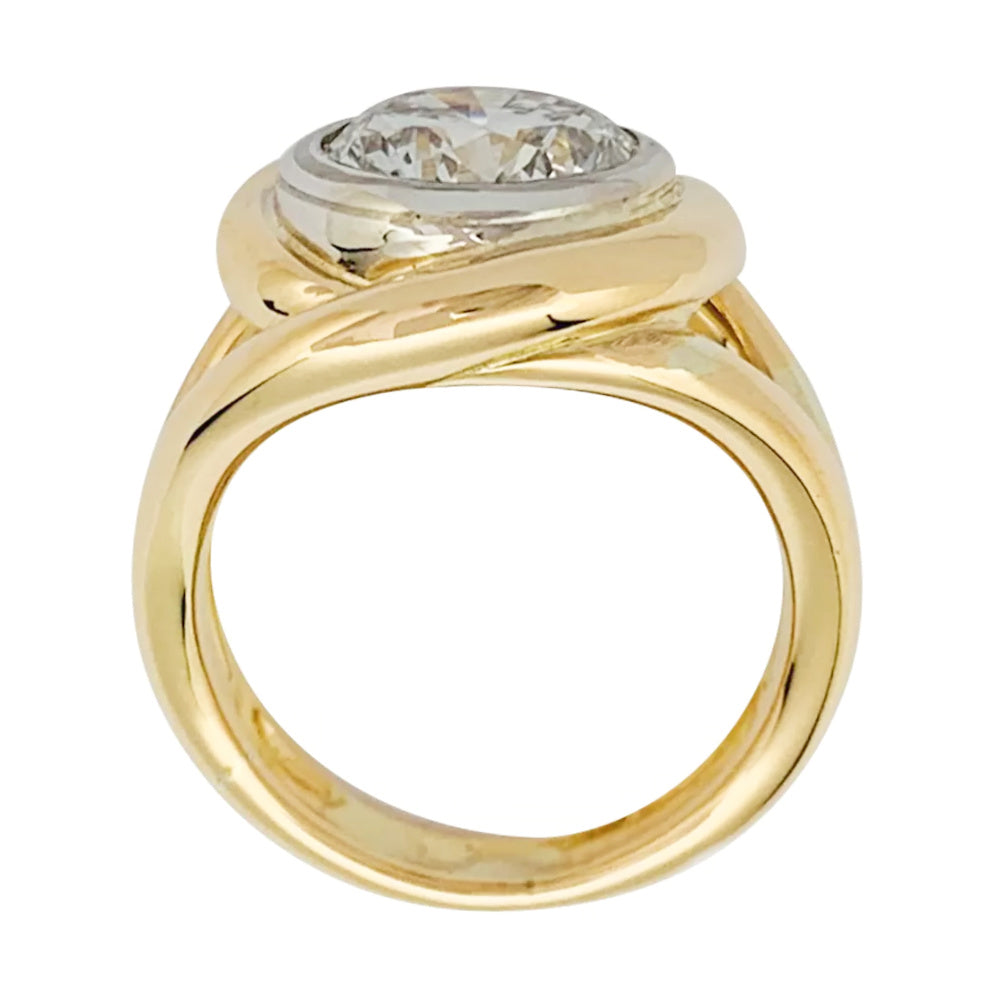 Une bague astragale en or 750/000, centrée d’un diamant 2,78 carats qualité F/ VS2. Poids brut: 11,6 grammes. Certificat LFG 393672, 2022. 7