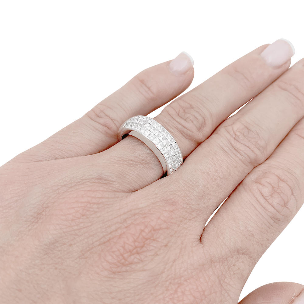 Bague pavage or blanc, diamants princesse. 7
