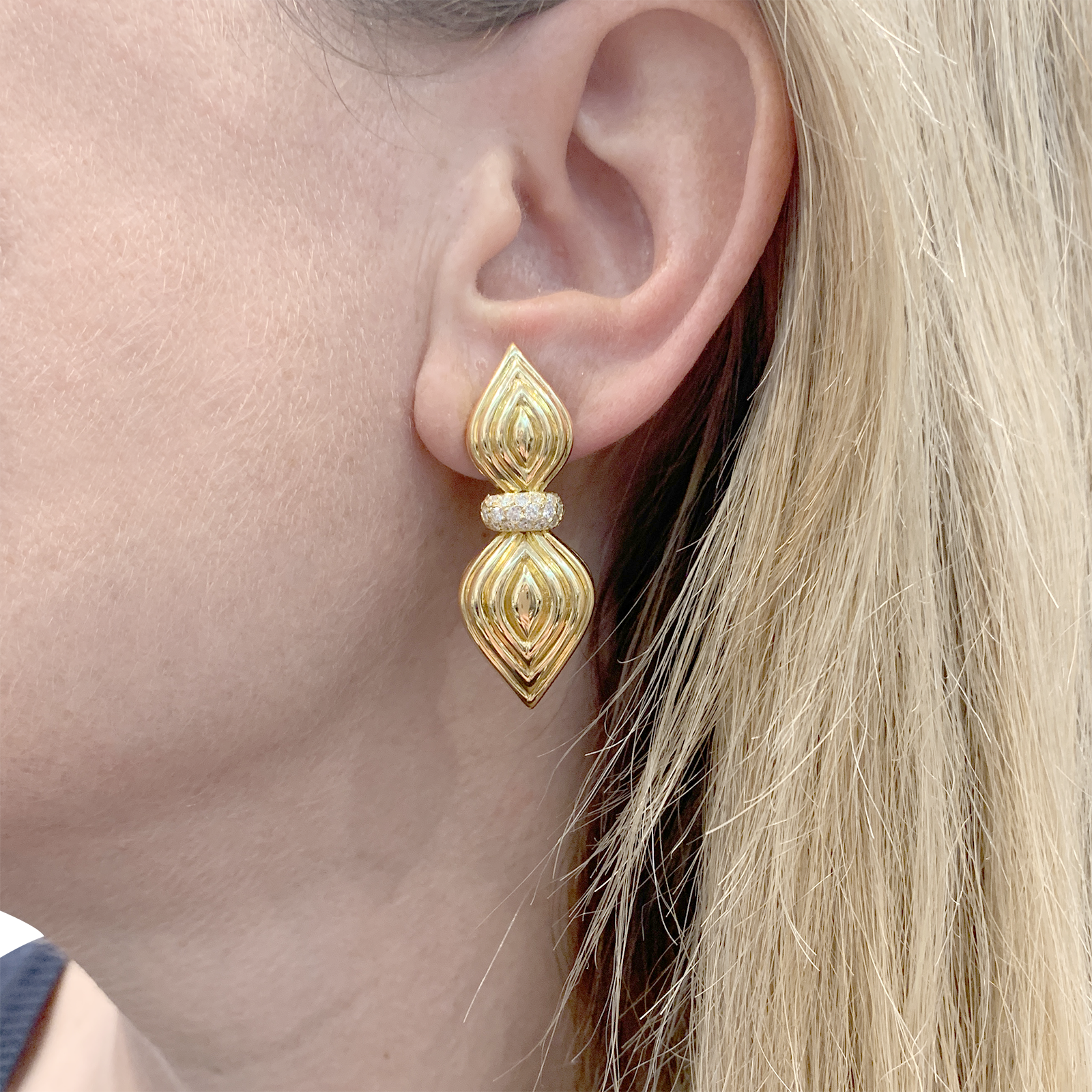 Boucles d'oreilles O.J. PERRIN, or jaune, diamants. 5