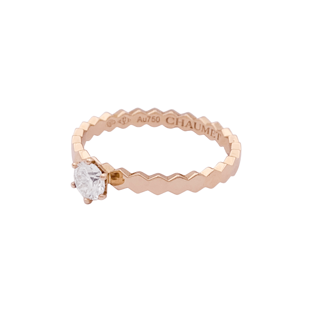 Bague CHAUMET "Bee" en or rose et diamant. 3