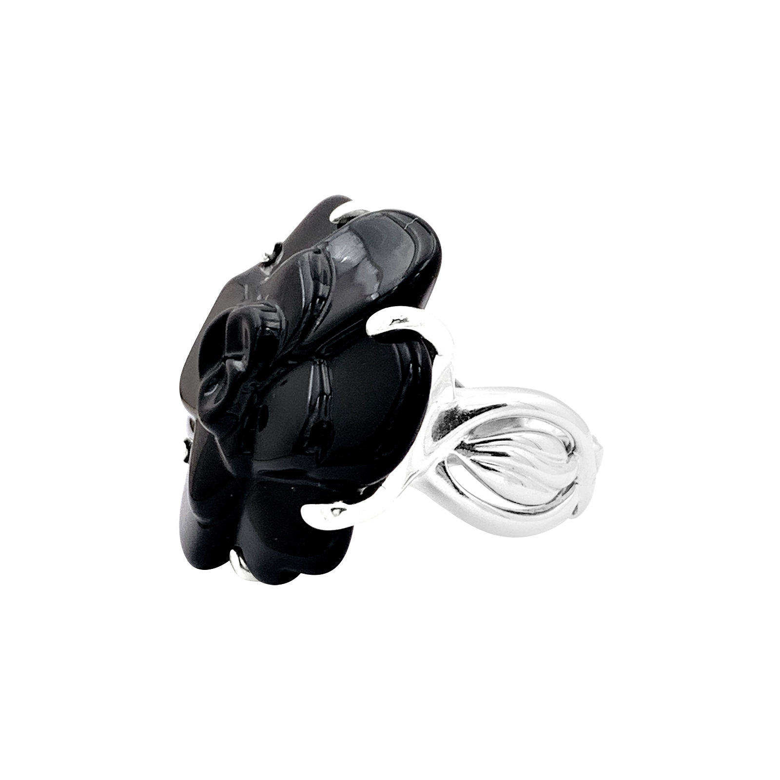 Bague Chanel, modèle "Camélia", en or blanc et onyx. 2