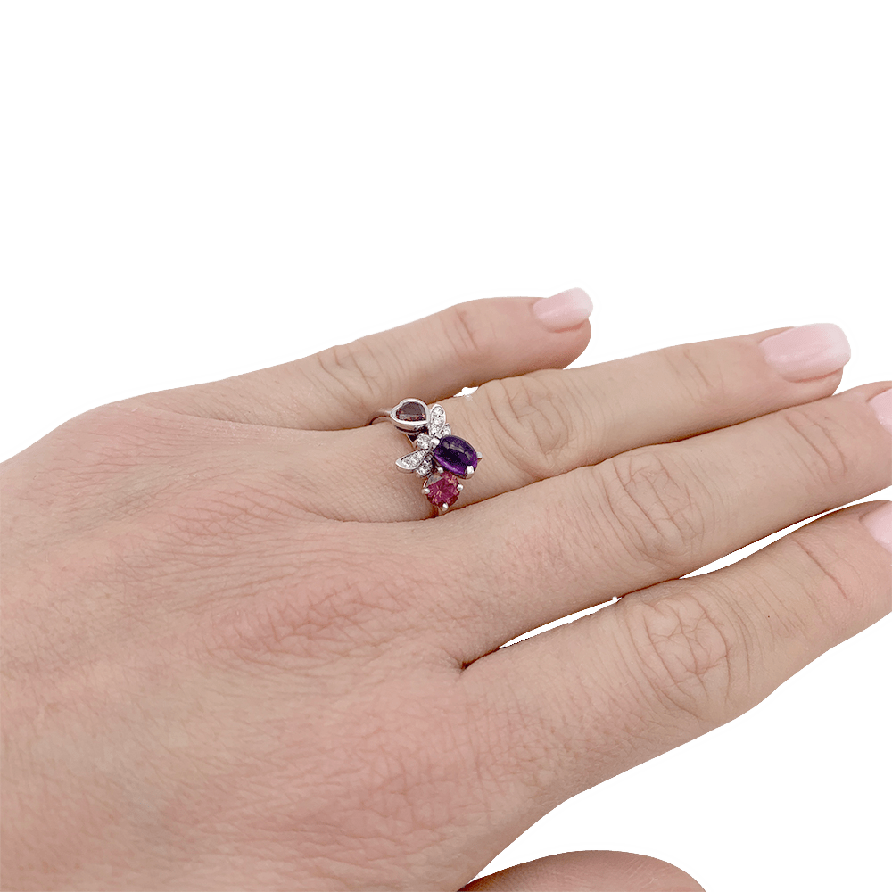 Bague Chaumet, "Attrape-moi...si tu m'aimes", or blanc, améthyste, grenat, diamants. 6