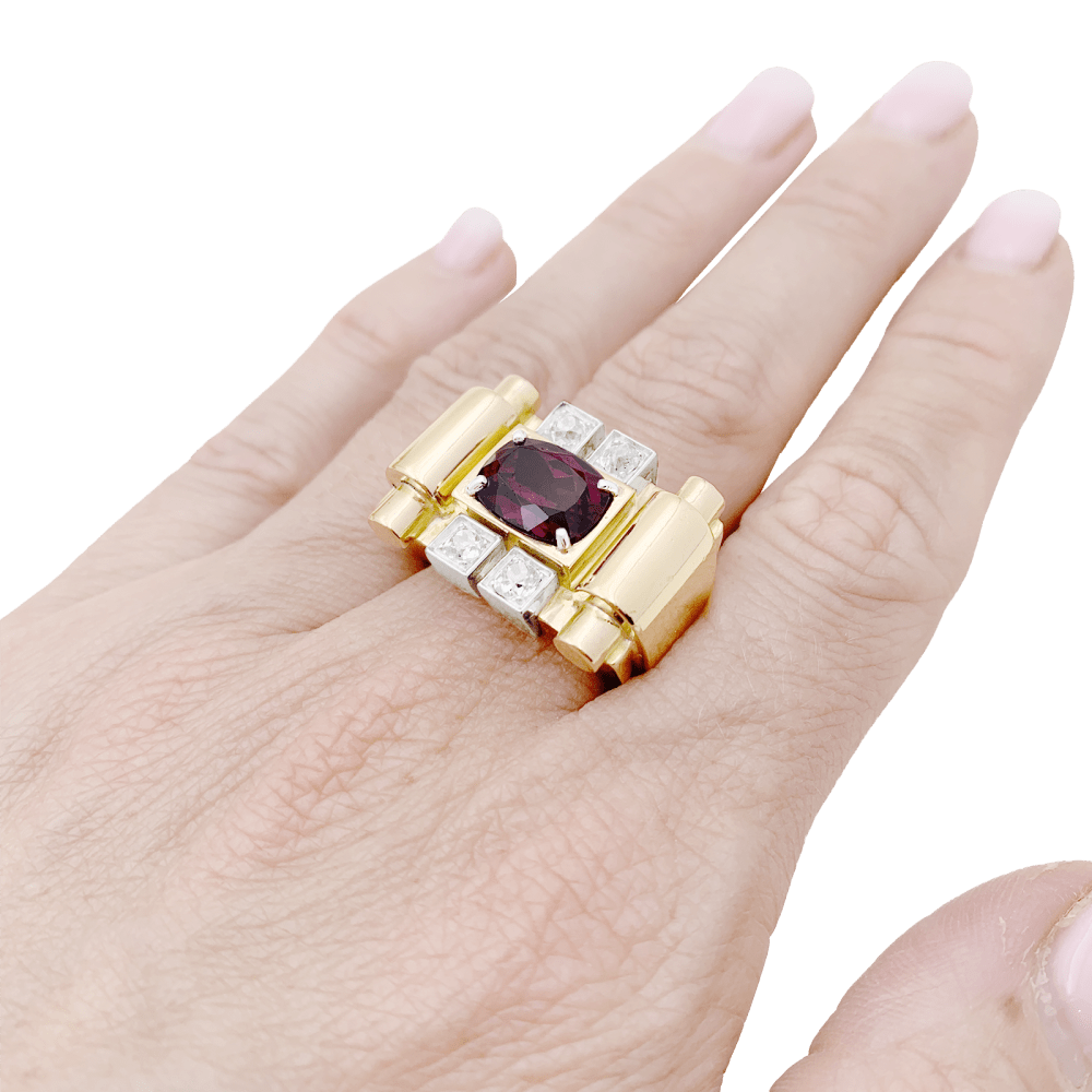 Bague "tank", deux tons d'or, grenat et diamants. 6