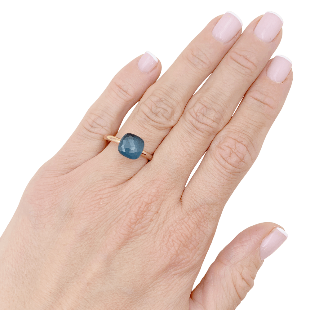 Bague Pomellato, « Nudo Petit», or blanc, or rose, topaze blue London. 5