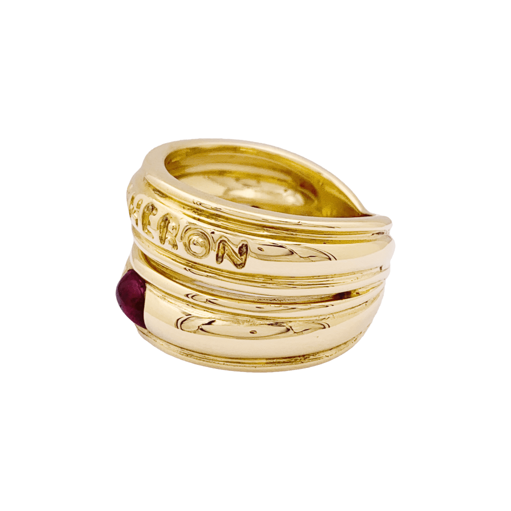 Bague BOUCHERON or jaune, rubis cabochon. 3